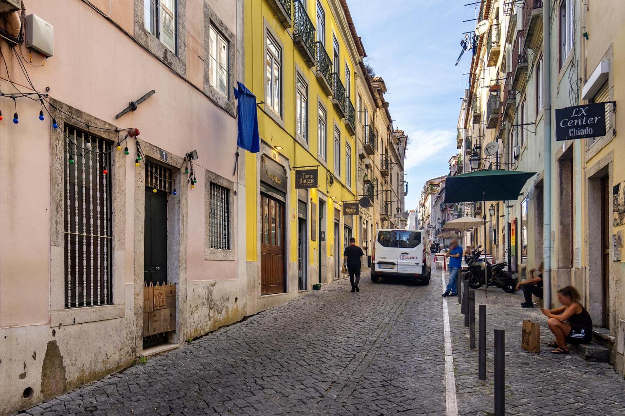 Whome Modern Retreat In Vibrant Bairro Alto Lisbon Exterior photo